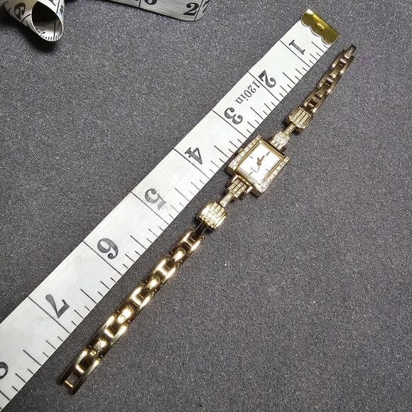 Guess Ladies Quartz Cocktail Watch Gold Tone Crystal Accents White Dial Working - Picture 6 of 8